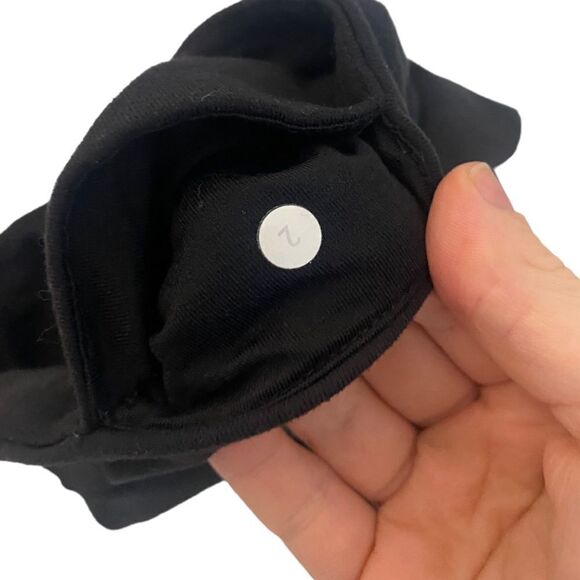 Lululemon SZ 2 black dot cropped leggings - Picture 4 of 4